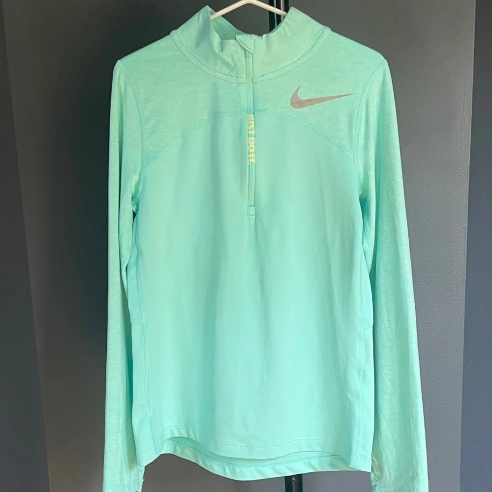 Nike Girl's Dri-Fit 1/2 Zip Top, Size Girls Medium- Excellent Condition